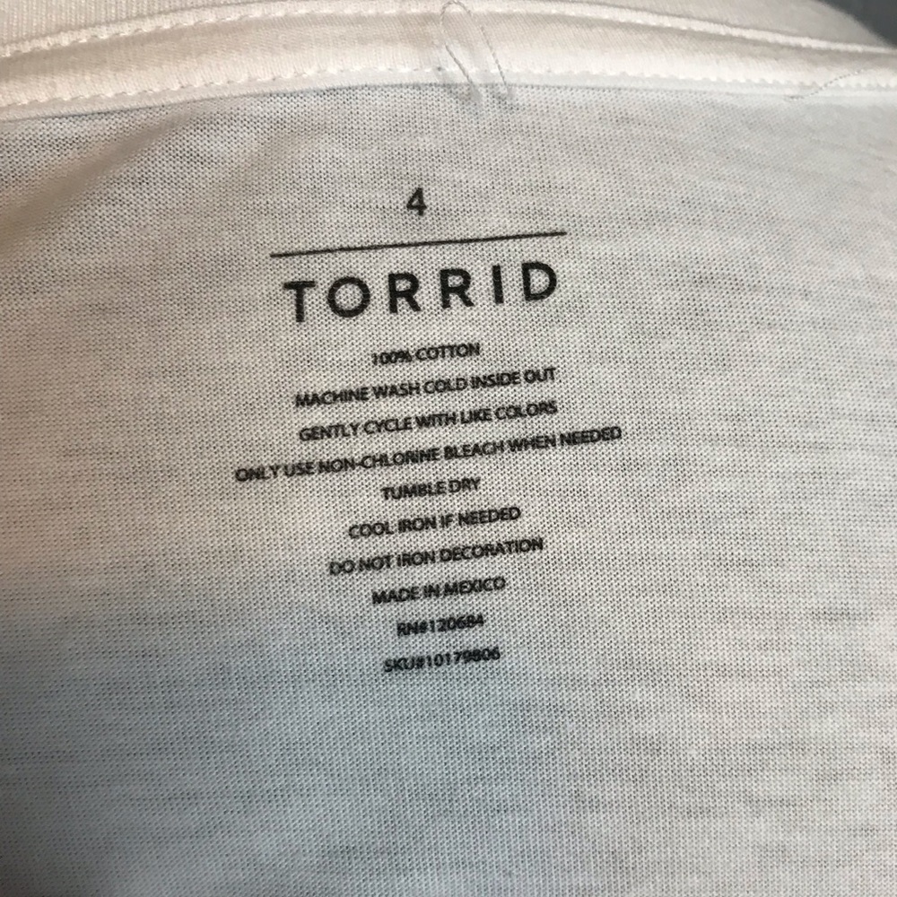 Torrid white city of music heart love tee size 4 - Picture 4 of 4